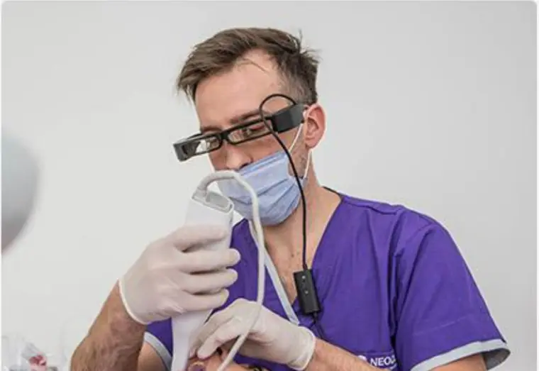 Escaneo intraoral 3D realizado a un paciente en el consultorio