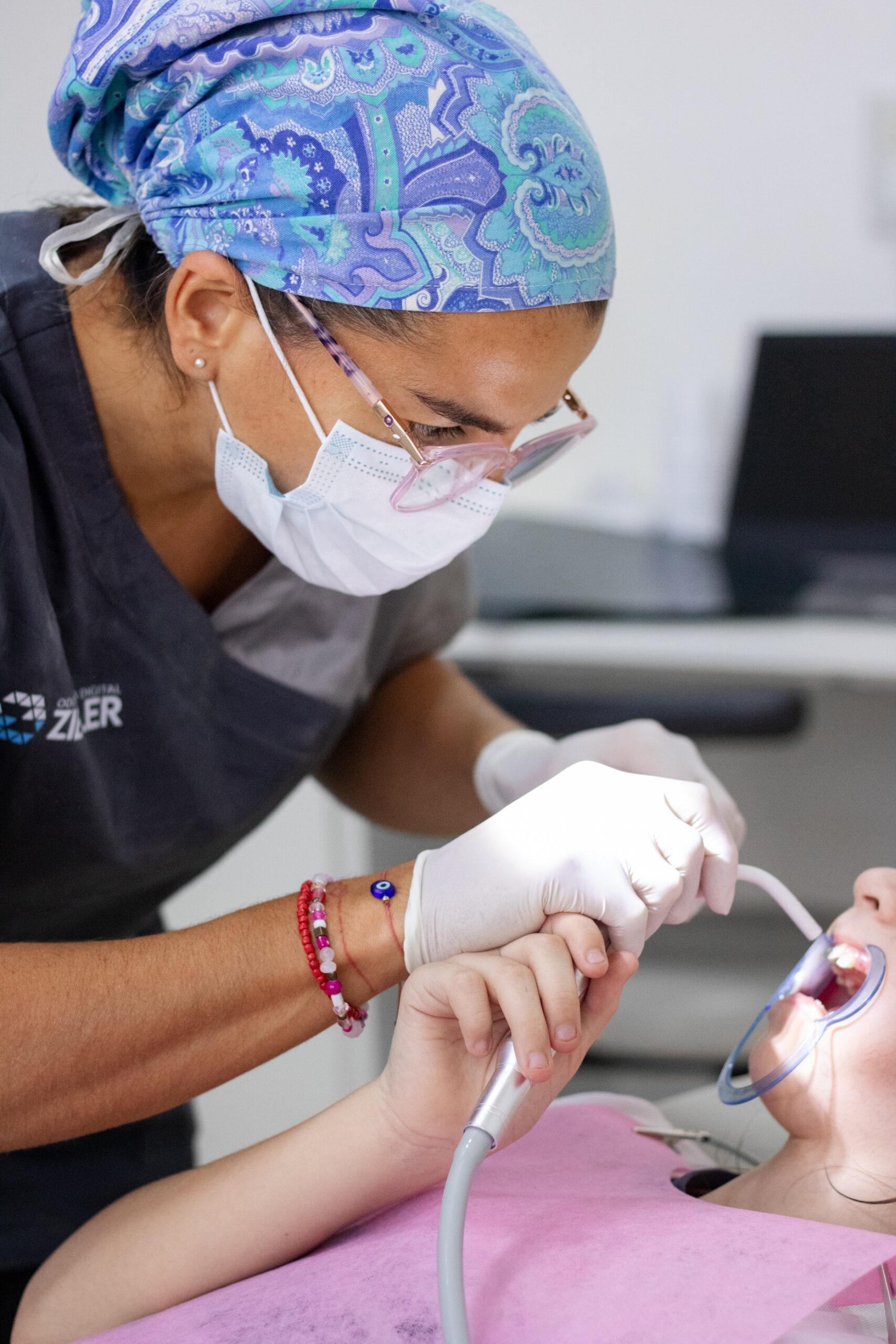 Atención odontológica en uno de los consultorios de Ziegler